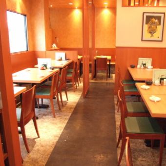 We also accept reservations! Please feel free to contact us ♪ The inside of the store has few walls and the partitions are movable, so it is a spacious and easy-to-use space.