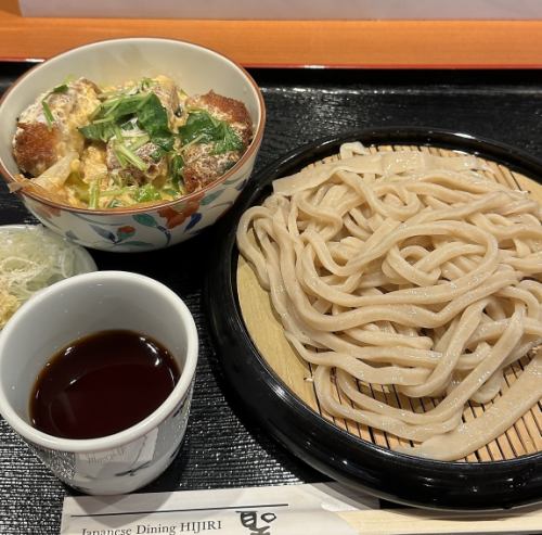 温かいかけ手打ち讃岐うどん、セットメニューもあります