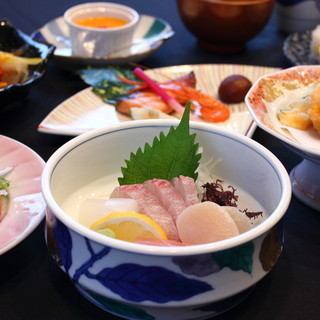 90 minutes all-you-can-drink included ◆ Banquet Kaiseki course (8 dishes in total) ◆ 5,500 yen (tax included) *From 10 people