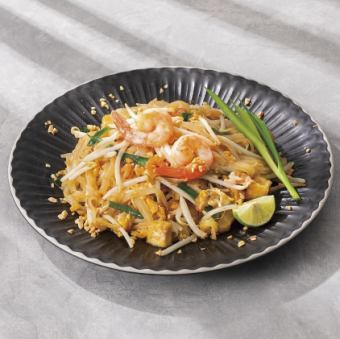 Pad Thai means "stir-fried Thai."A Thai stir-fried noodle that enjoys the texture of chewy raw rice noodles and crunchy vegetables.