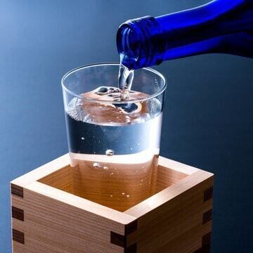 料理の旨みを引き立てる、こだわりの日本酒をセレクト。