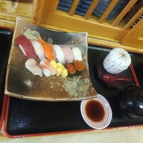 【Aランチ】生寿司(握り11ヶ)