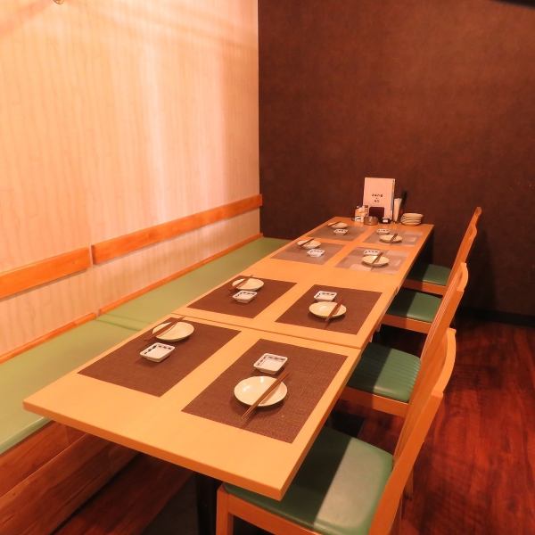 Private rooms with tables are also available.From 3 people up to 20 people.A calm Japanese space illuminated by warm lighting will make you forget your daily fatigue.It is ideal for meals with family and friends, important meetings, and entertainment.Please use it by all means.