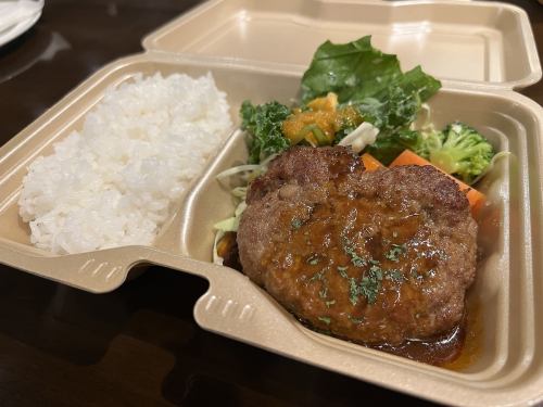 平日ランチタイム（11:30から15:00）は以下1,200円のハンバーグを1,000円にて販売いたします。