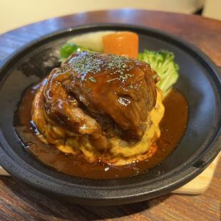 A5黒毛和牛ビーフシチュー乗せハンバーグ