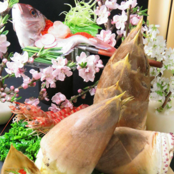 【宴會套餐】4,000日圓（含稅）+炸雞、櫻花鯛魚生牛肉片等7種菜餚+120分鐘無限暢飲
