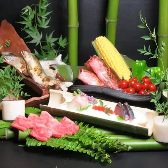 【夏限定】牛タンステーキ、本鰹のタタキ、鱧の天麩羅など全9品120分飲み放題付き5500円（税込）