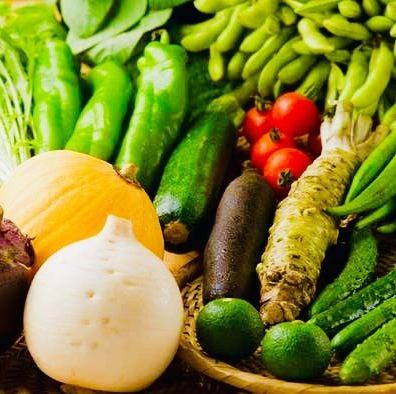 【旬の食材を生かしたラインナップ】