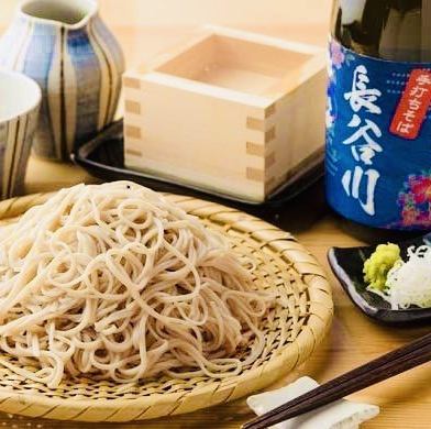 夜の居酒屋スタイルで楽しむ、絶品〆そば!