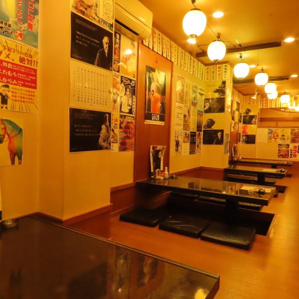 【宴会にも】最大24名様までご予約可能なお座敷席もご用意！大人数はもちろんですが、2名席もあり仕事帰りのサクのみにぴったりです！少人数でのサク飲みはもちろん、学生、サークル、会社宴会等の大型宴会などご相談によってさまざまな飲み会にぴったりな宴会場になります！