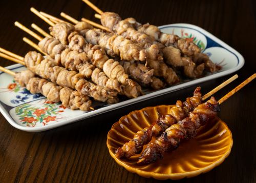 ぐるぐるとり皮　塩 Yakitori chicken skin skewer