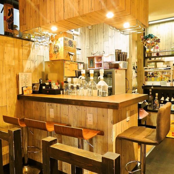 おひとり様も大歓迎！女性のお客様もお気軽に立ち寄れるお店です♪