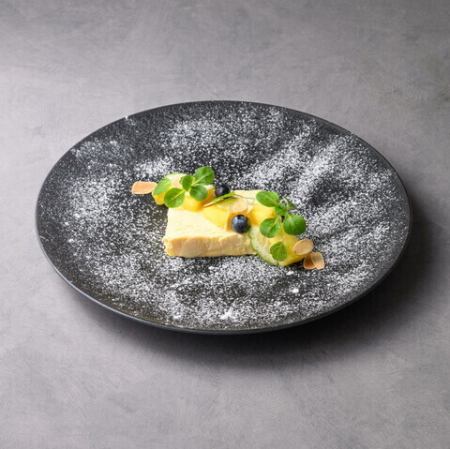 パイナップルのパルフェグラッセ フルーツのサラダを添えて