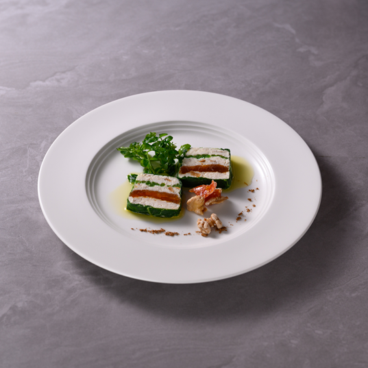 【食べ応え抜群の逸品】★手作りの「鶏と里芋のテリーヌ　干し柿とクルミ添え」1,800円(税込)◎