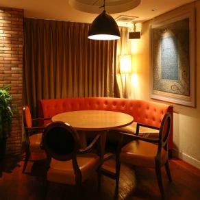 [VIP Round Table for 4 to 6 people] This is a popular seat for regular customers.A space reminiscent of a hotel lounge in New York.A calm interior that does not make you feel the hustle and bustle of the city.You can use it according to your various needs.We accept consultation on the number of people.Please feel free to contact us.