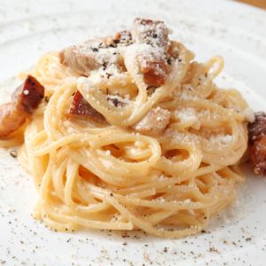 Carbonara white truffle flavor using the finest eggs and whey pork bacon from Kyoto Ohara Yamada Farm