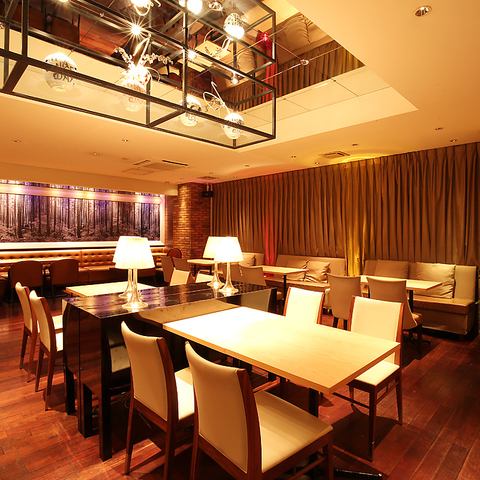 The pillar-less space can accommodate up to 70 people seated or 100 people standing, and can be rented out exclusively.