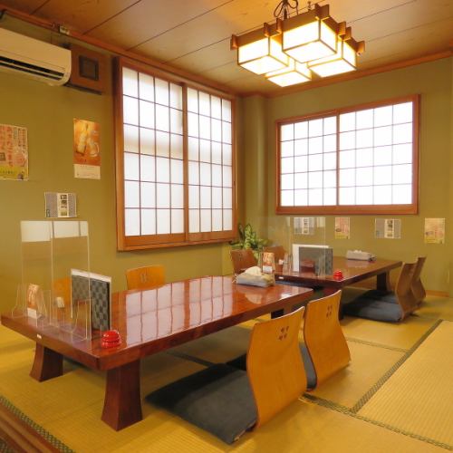 <p>We also have tatami mat seats in the store.It is a spacious tatami room, so please feel free to visit us even if you are traveling with children.Of course, it is also ideal for banquets with friends and girls-only gatherings.</p>