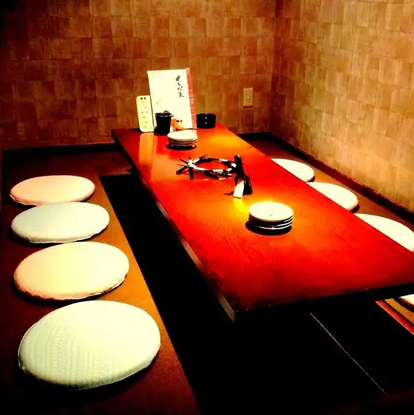 【完全個室あり】少人数利用可能！個室は8名様まで幅広くご用意！数に限りがあるためご予約がおすすめです。周りを気にせずに盛り上がって下さい♪