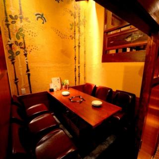 活気ある町田の雑踏から一歩店内に入ると、そこは時間を忘れてゆっくりとできる空間です。