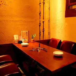 6名様までご利用可能なVIP個室は、落ち着いてゆっくりとお食事をご堪能いただきたい方にぴったりなお部屋です。
