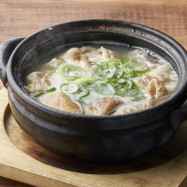 【名物！牛もつ煮込みは飲み会にも最適！】リピーターのお客様続出！最後の一滴までぜひ飲み干して下さい。