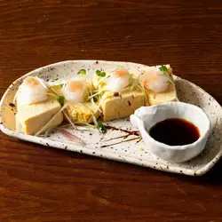 だし巻き玉子　博多明太子のせ