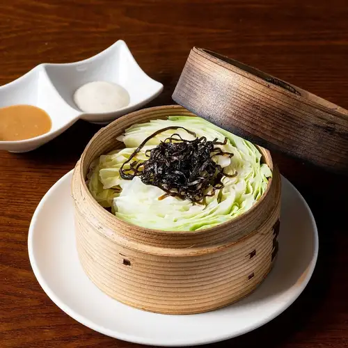 Kushibee's hidden specialty: Steamed cabbage as an appetizer.