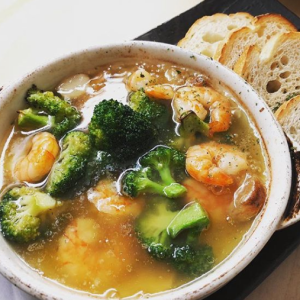 Shrimp and broccoli ajillo