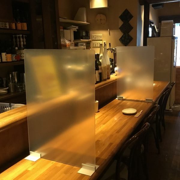 We have a counter that is easy for even one person to stop by.Please use it for a drink after work or for an adult date.