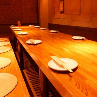 【Banquet】 【Digging 炬燵】 It is a banquet digging seat for up to 15 people.Actually the feet are digging and it is possible to enjoy meals warmly even on cold days.Small number of banquets is also possible with a partition.