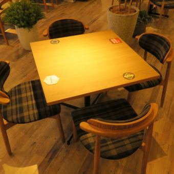 ◇ Table seats ◇ Chair seat type 4 people ◇ Casual yet stylish fashionable space is recommended for everyday use, girls-only gatherings, and meals.Please contact us if you have any concerns such as seat information.Please drop in at the stylish store where conversations are lively ♪