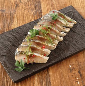 三陸産　燻製サバのカルパッチョ