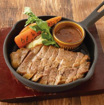 宮城のブランド豚JapanX(ジャパンエックス)　のステーキ　仙台味噌の赤ワインソース