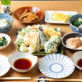 [Tempura Plan] This highly recommended plan includes tempura, three chef-selected small dishes, rolled omelet, and soba noodles for the final course!