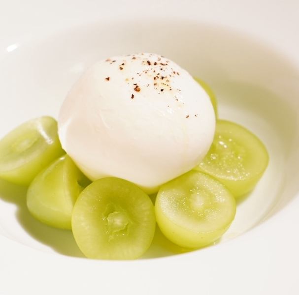 【旬の果実と極上チーズの競演！四季を味わう贅沢。】旬のフルーツとブラッターチーズ