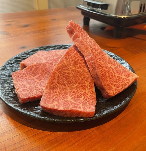 黒毛和牛のトモサンカク