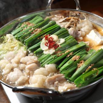 【快捷美味的套餐】包含两种肉类、猪杂火锅和收尾菜共8道菜 ◆ 含100分钟无限畅饮生啤 4,900日元