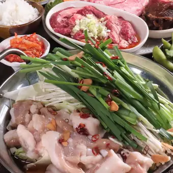 [All-you-can-eat course with hot pot] 10 dishes including salted gin and 2 other types of gin, plus offal hot pot, etc. ◆ 120-minute all-you-can-drink (including draft beer) included for 6500 yen