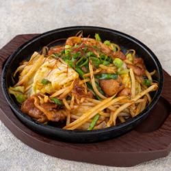 Stir-fried iron plate pork with kimchi