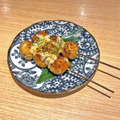 [Tsukune skewers] Grilled cheese tsukune skewers