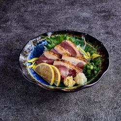地鶏もも刺し