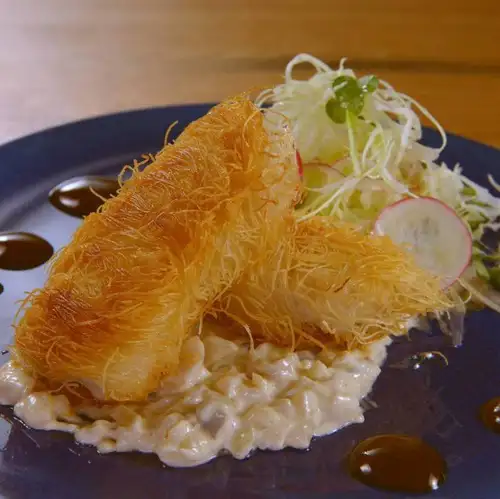 カダイフ衣のチキンクランチ ～トリュフ香る茸クリームソース～
