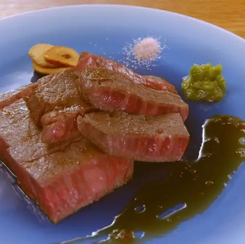 【名物】厳選牛のサーロインステーキ ～山葵と醤油の香り～