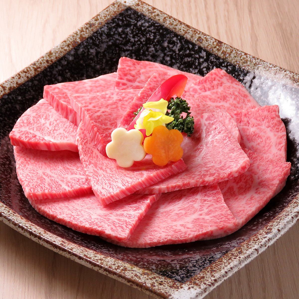 Carefully selected domestic Japanese black beef and thorough preparation.Enjoy high-quality meat.