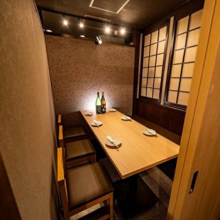 We also have plenty of fully private rooms with doors to ensure privacy.The sunken kotatsu seating with a Japanese atmosphere is also perfect for company banquets.