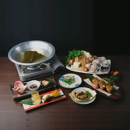 [3-hour all-you-can-drink included] Enjoy a fugu feast featuring thinly sliced tiger pufferfish, pufferfish hot pot, and deep-fried natural pufferfish. [9 dishes total / 15,000 yen]
