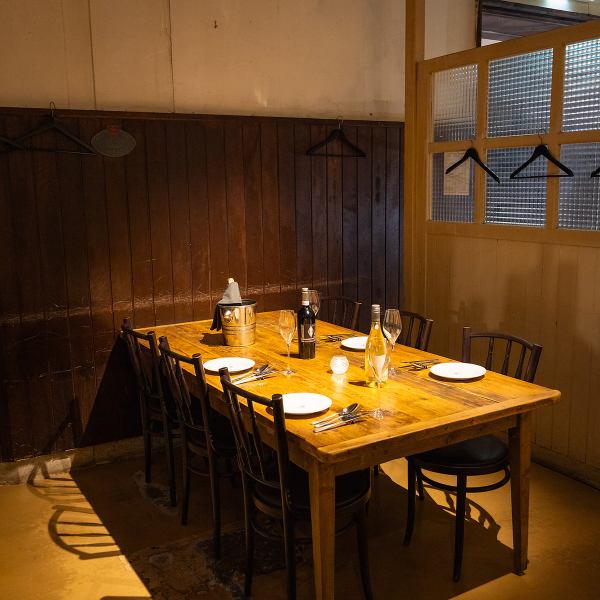 Our restaurant has seating that can accommodate small to large groups of customers. Of course, if you are dining with a small group, there will be a certain amount of seating space between you, so don't worry.You can use it with peace of mind for private use such as girls' get-togethers or moms' meetings.We also recommend the all-you-can-drink plan and dates! We also cater to birthdays and anniversaries.