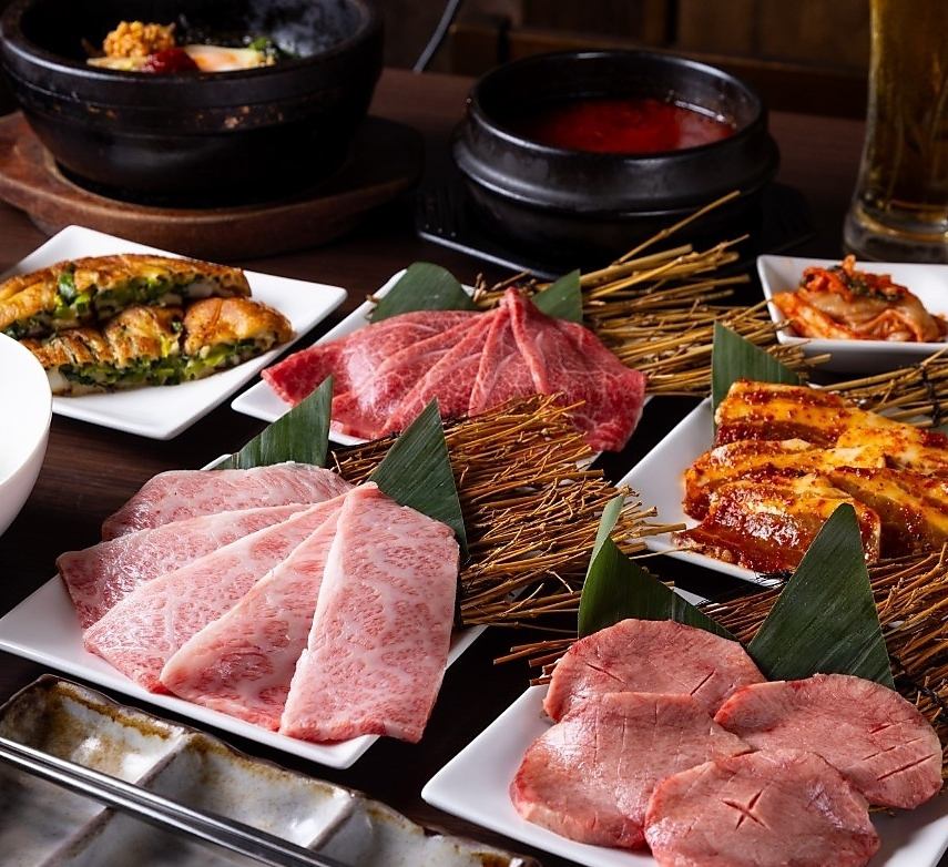 비전 소스를 담는 불고기와 본격적인 한국 요리가 맛있다! 차가운 머그잔으로 마시는 술도 맛있다.