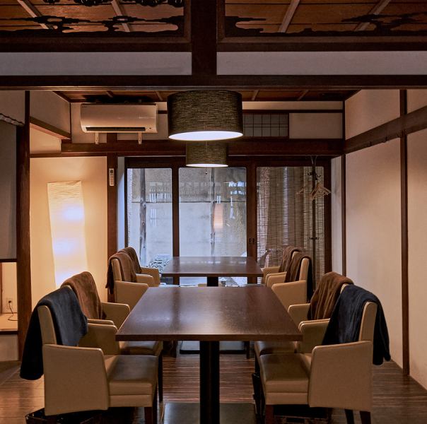 The interior of the store is unified in calm colors.The spacious and open interior is perfect for banquets.<Nijo Castle / Kyoto / Sightseeing / Banquet / Girls' Night Out / Birthday / Anniversary / Celebration / Meeting / Soba / Local Sake / Japanese Sake / Welcome/Farewell Party>
